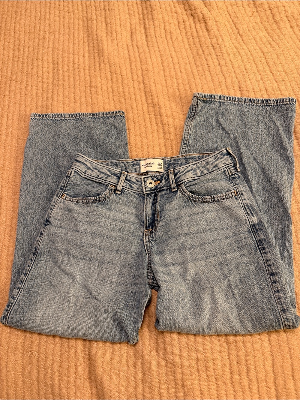 Girls abercrombie kids 13/14 low rise baggy short with bow embroidery